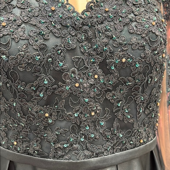 Elegant Teal High-Low Dress with Lace Sleeves - Picture 9 of 11